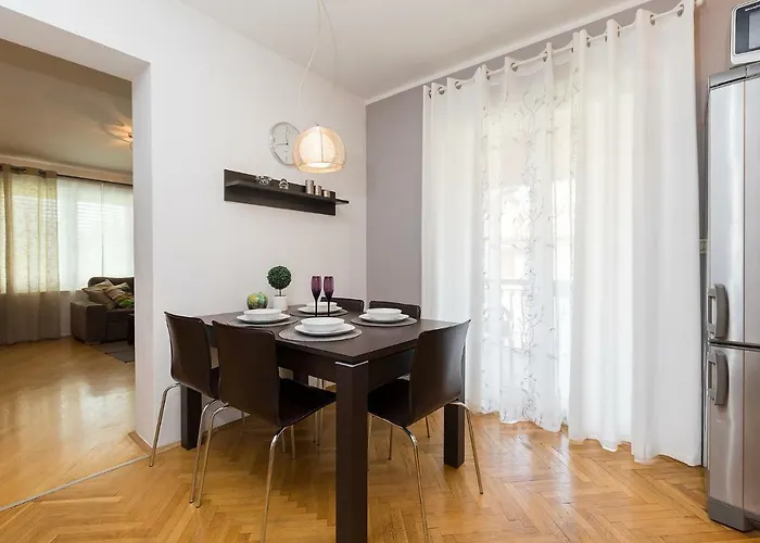 Premium Sanja Konukevi 4*